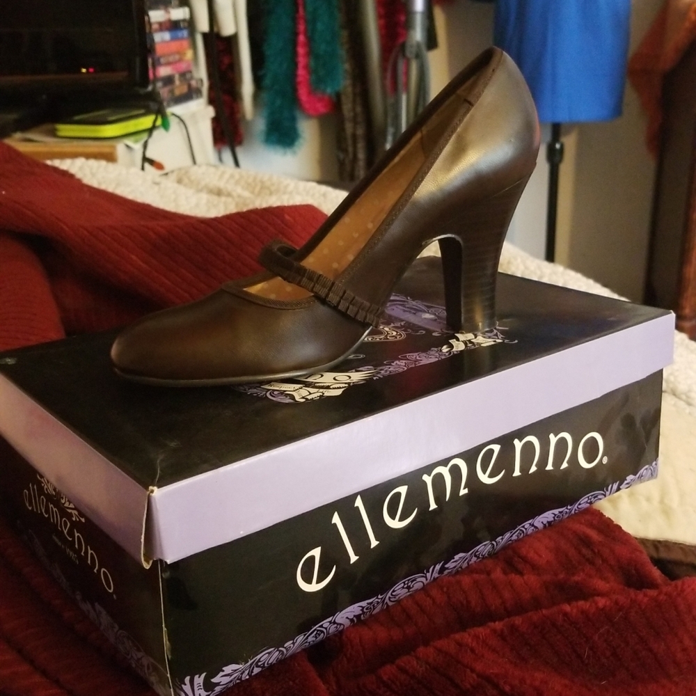 Brown low heel shoes